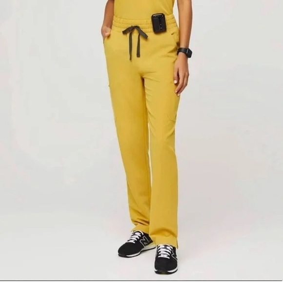 Figs (Set) - Yola Skinny Scrub Pants AND Catarina One-Pocket Scrub Top *Gold - Picture 10 of 16